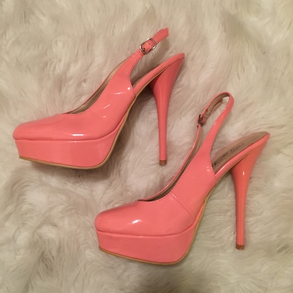 π π Peachy Pink sling back Stilettos - Picture 3 of 4